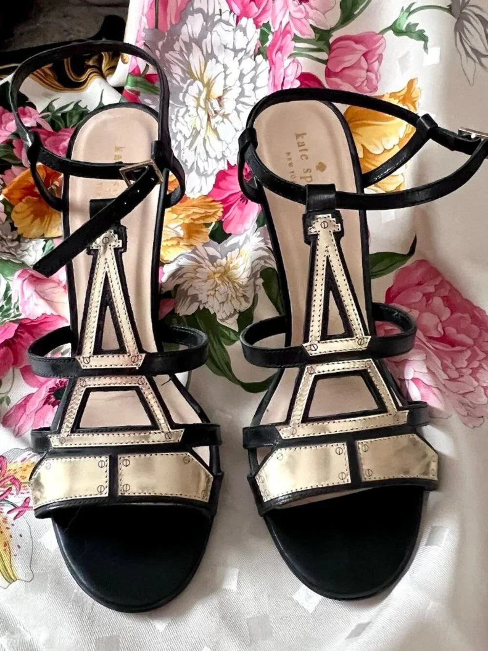 KATE SPADE DESIGNER “EIFFEL TOWER” BLACK & METALLIC GOLD WITH GOLD WEDGE HEELS - Picture 2 of 8